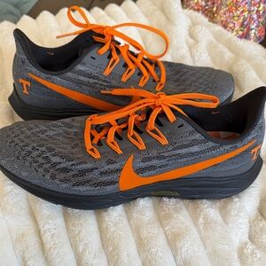 Nike Men's Tennessee Shoes in Gray and Orange